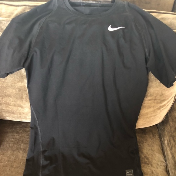 black nike compression shirt